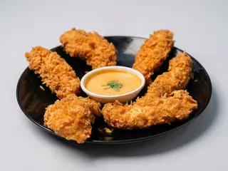 Platou crispy 20buc cu cartofi pai si sos