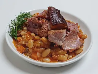Iahnie cu ciolan