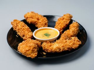 Platou crispy 10buc cu inele de ceapa si sos