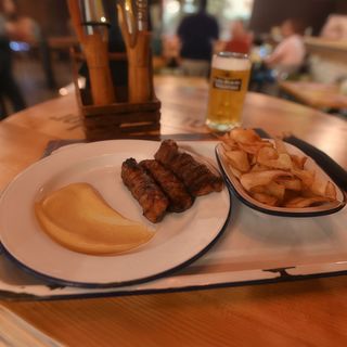 Mici* cu muștar și cartofi chips CB 280g