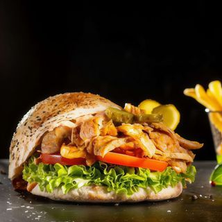 Meniu Kebab de vițel și curcan la chiflă