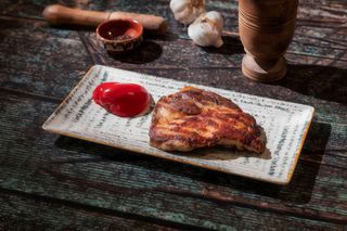 Ceafa de porc la gratar