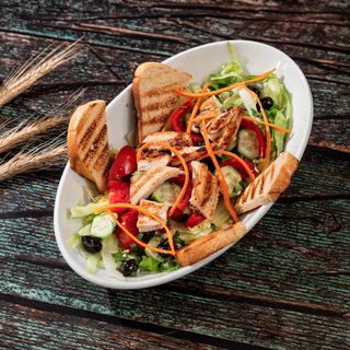 Salata verde cu piept de pui