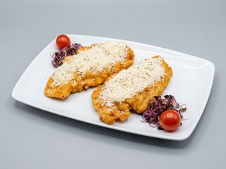 Șnițel din piept de pui cu parmezan și cimbru