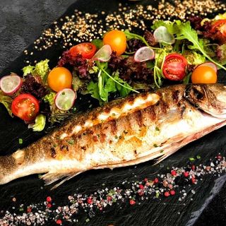 Dorada la gril incins