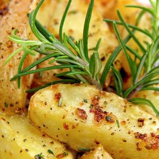 Cartofi la cuptor cu rozmarin
