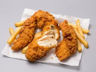 STRIPS DE PUI 5 BUC + CARTOFI 