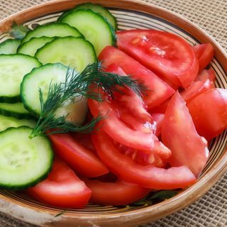 Salata de Roșii cu Castraveti 150 Gr.