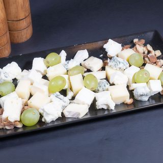 Gustare de Branzeturi 300 Gr.