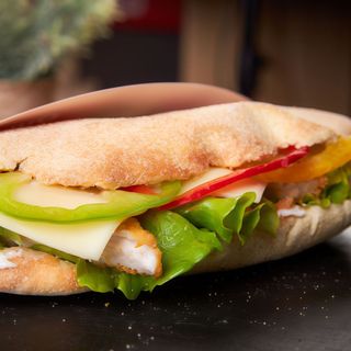 Panini cu snitel de pui