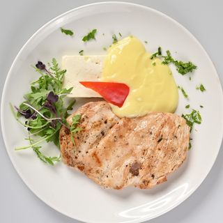 Piept de curcan cu branza Feta si sos de portocale