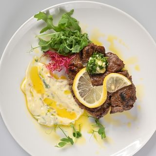 Muschi de vita chateaubriand servit cu sos béarnaise