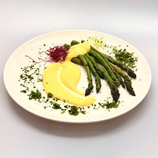 Sparanghel cu sos lemon butter