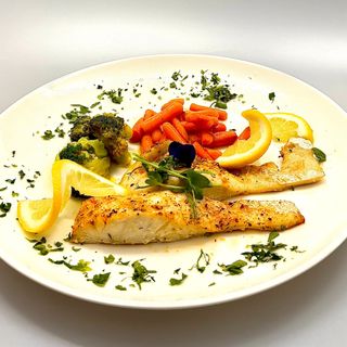 File de salau la gratar cu baby carrots si broccoli