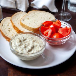 Vinete cu sau fără maioneză și salată de roșii