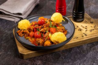 Tigaie picanta de porc cu mamaliguta