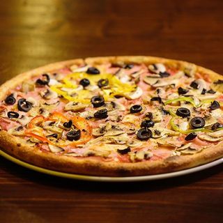 Pizza Formaggi e chorizo 