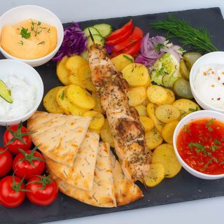 Souvlaki Pui la Farfurie