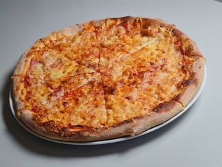 Pizza Prosciutto family