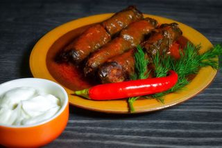 Sarmalute in vita cu sos si smantana