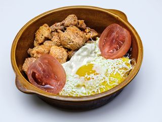 Tochitura de Purcel cu Mamaliguta si Ou Ochi