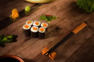 Maki cu somon si ceapa verde 