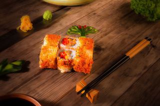 Roll cu somon crunchy picant