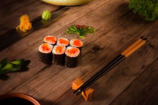 Maki cu somon picant