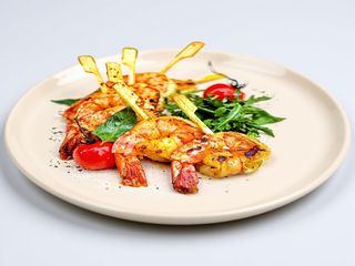 CREVETI CU ROSII CHERRY SI SOS ACHIUGHE