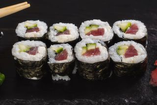 Tuna Philadelphia hosomaki