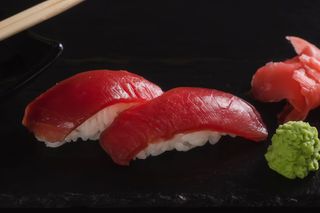 Tuna nigiri