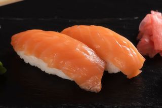 Salmon nigiri