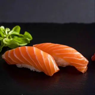 Salmon nigiri