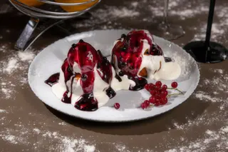 Papanasi cu smantana si dulceata