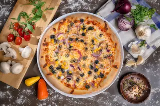 Pizza cu ton medie