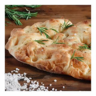 Focaccia cu mozzarella şi măsline