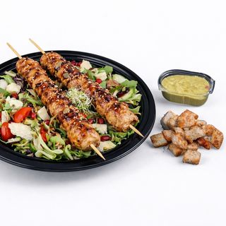 Salata pui bacon frigărui 330g