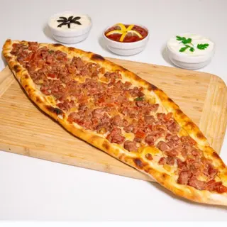 Pide cu carne de vita si legume