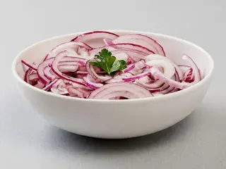 Salata de ceapa rosie