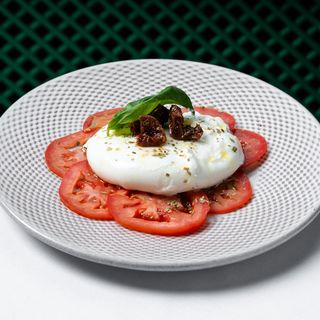 Burrata fresca con pomodorini e olio extravirgine