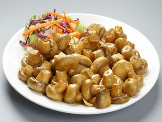 Ciuperci la tigaie cu sos de unt  si usturoi