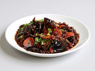 Vacuta cu ciuperci urechi de lemn 