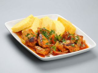 Saramura de pui cu mamaliguta 