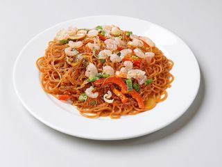 Spaghete de orez cu fructe de mare