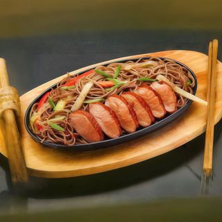 Noodles Yaki Soba cu piept de rata