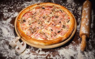 Pizza Prosciutto e funghi 