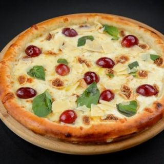 Pizza cu gorgonzola si struguri