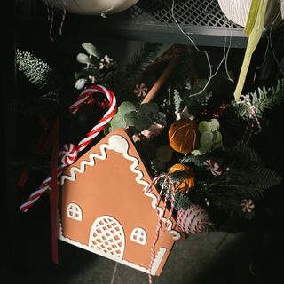 Căsuță mare din lemn "Turtă dulce"