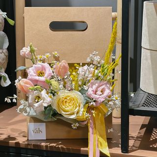 Aranjament floral vesel