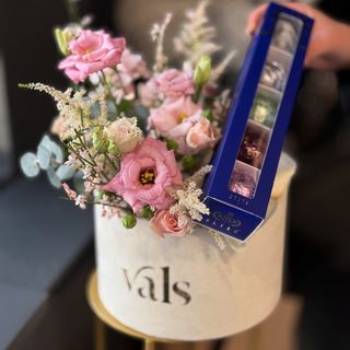 Cutie cu flori și 5 bomboane Glyko